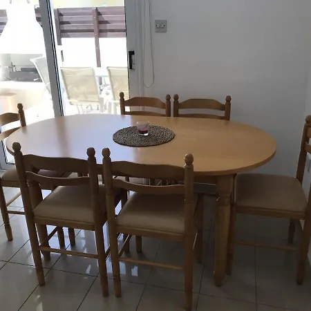 Villa Nissi 28 *